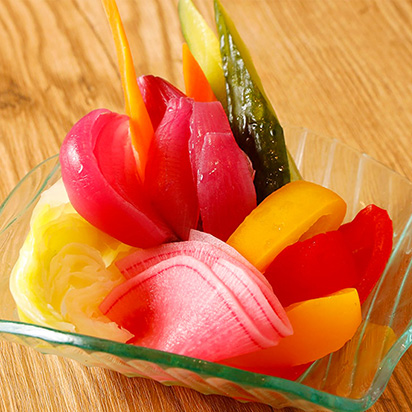 塩麹で漬けた旬野菜のピクルス